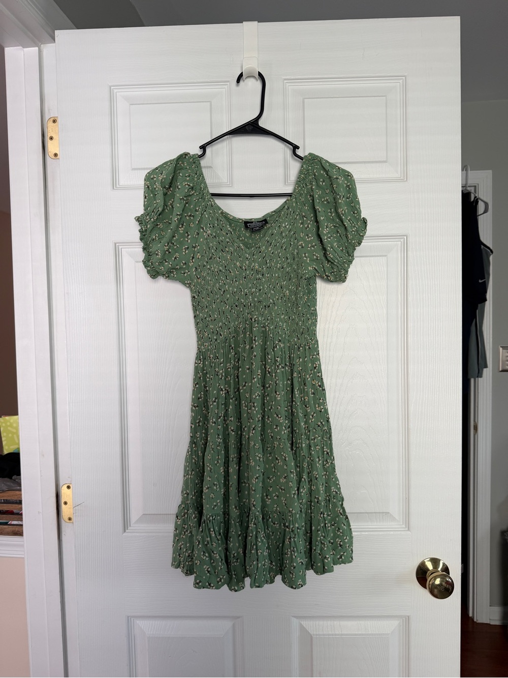 Maternity - Green Floral Puff-Sleeve Smocked Midi Dress